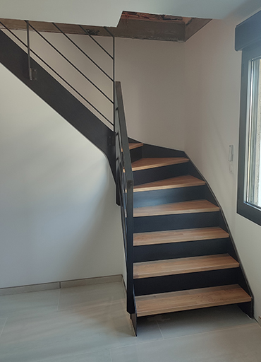 escalier-bois-chene-garde-corps-aciermetal-industriel