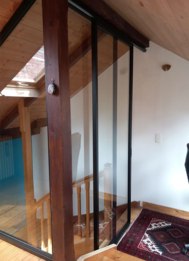 espace-mezzanine-verriere-garde-coprs-vitre-acier