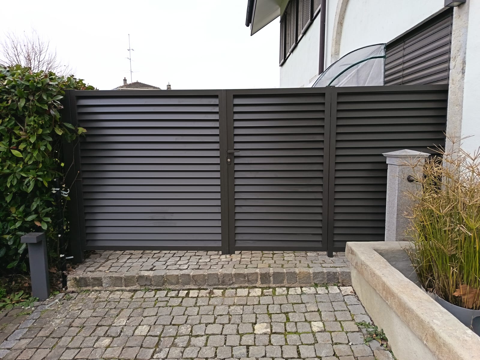 portail metal gris garage