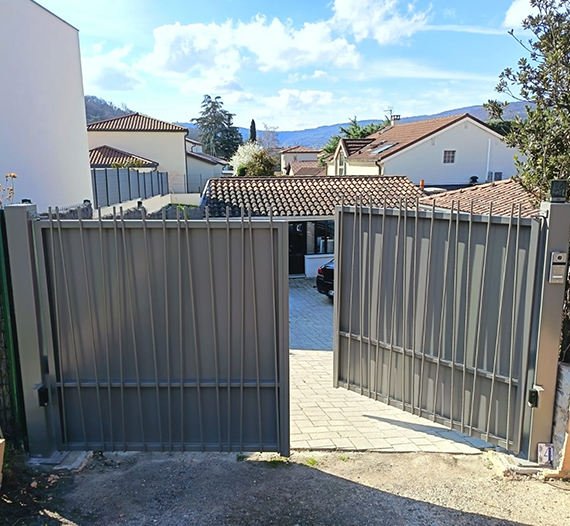 portail-style-bambou-neuville-sur-saone-acier-69